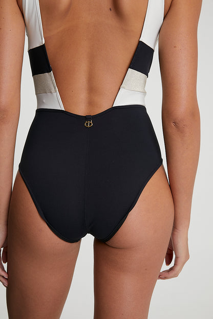 Maillot de Bain 1 pièce Triangle Julia IODUS - Dos Découpe Carré Élégant